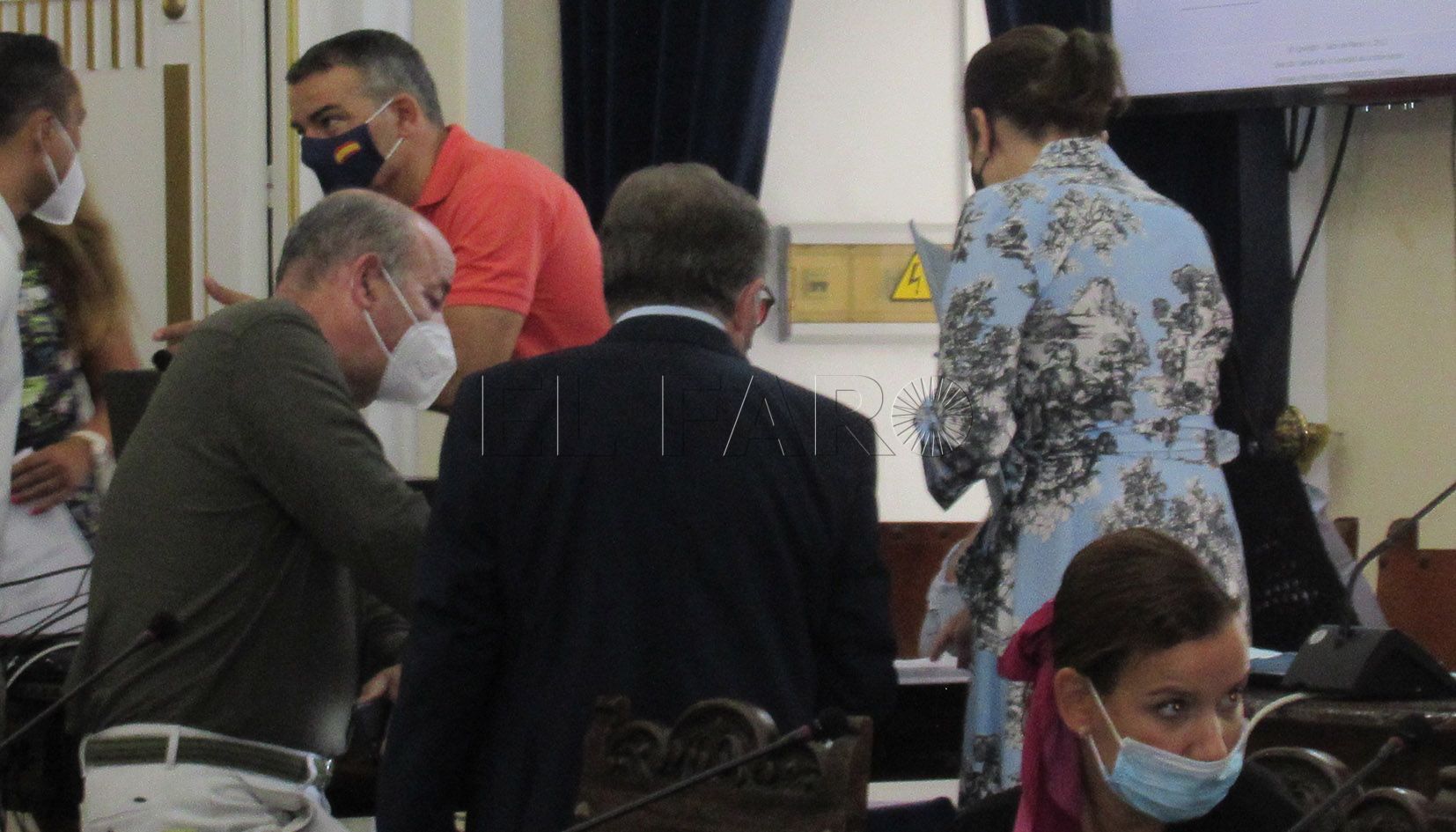 Conesa acusa a De Castro de retorcer el reglamento para no cesar en el cargo