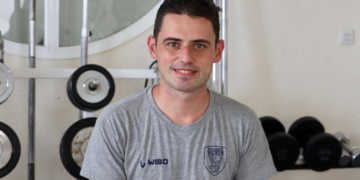 El nuevo componente del cuerpo técnico, en la sala de musculación del pabellón Ciudad de Melilla.