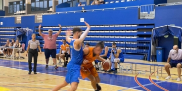 Imagen del encuentro que disputaron entre sí esta pretemporada, los dos equipos de la entidad colegial.