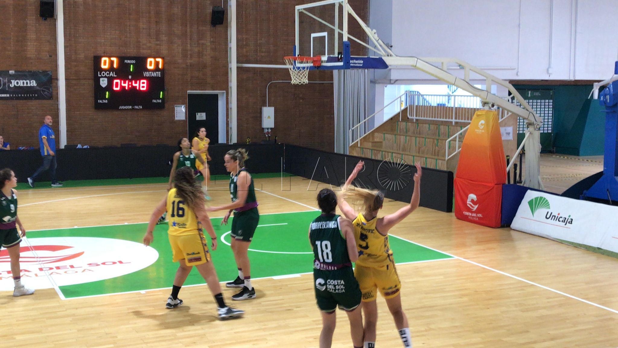 La Salle femenina gana su amistoso ante el Unicaja