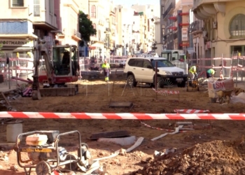 Las obras de la calle Sidi Abdelkader aíslan a locales por la falta de accesos