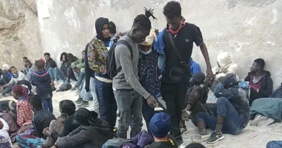 Los migrantes devueltos a Marruecos llegaron a Vélez de la Gomera cruzando la valla que rodea el peñón