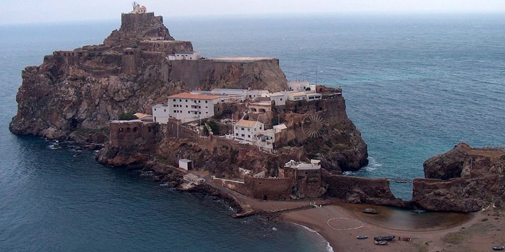 Peñón de Vélez de la Gomera, un istmo español pegado a Marruecos