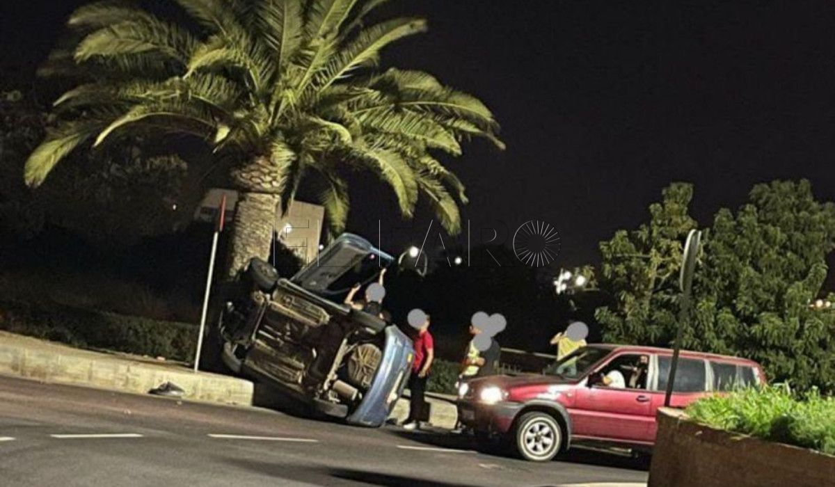 Accidente en la rotonda del aeropuerto de Melilla