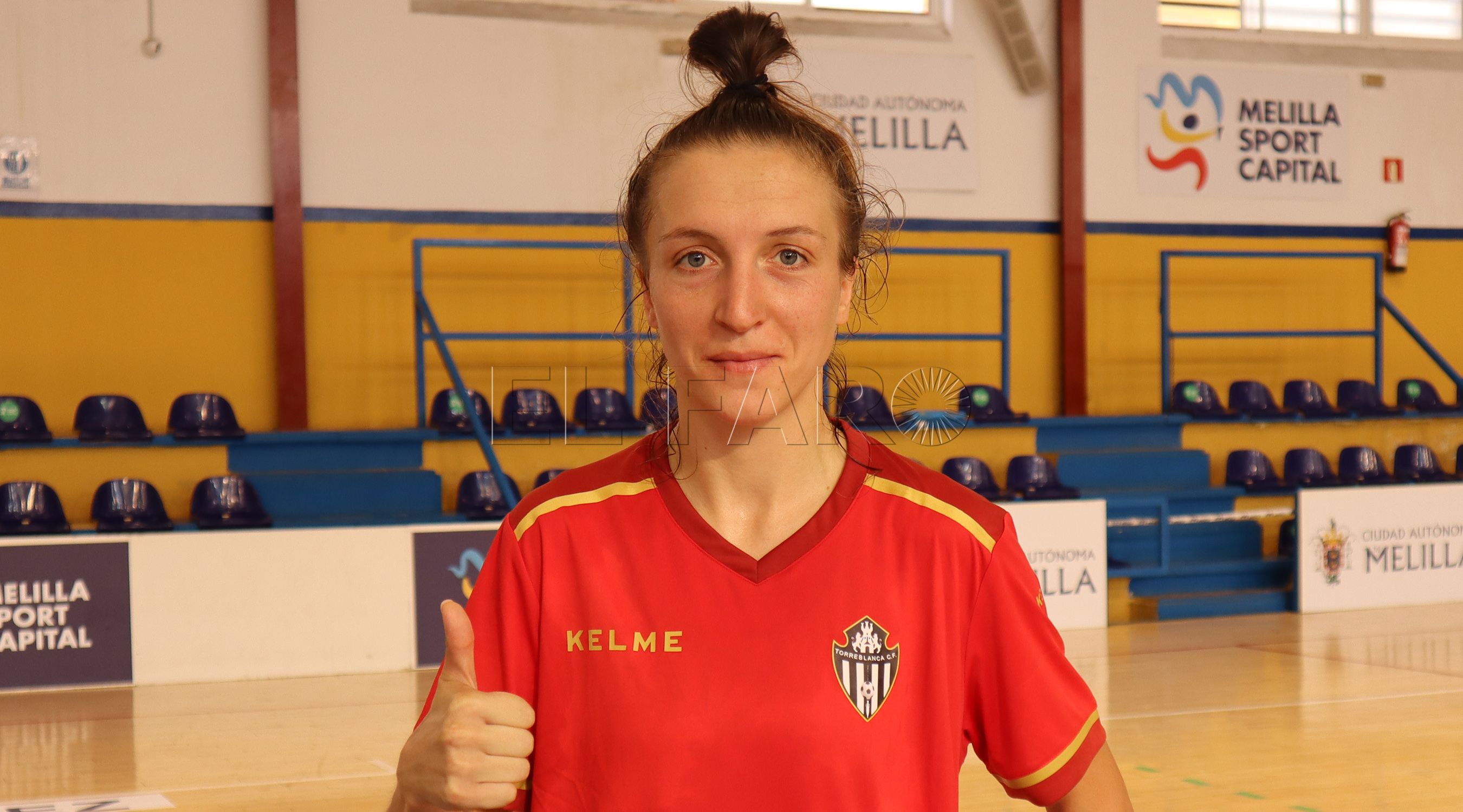 Anna Shulha firma con el Torreblanca