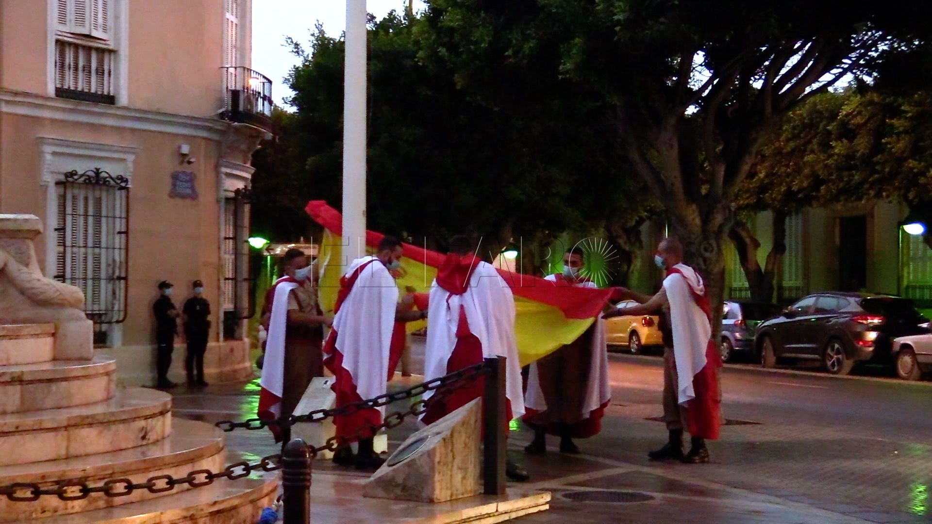 La Comgemel celebra la Fiesta Nacional con un arriado de bandera