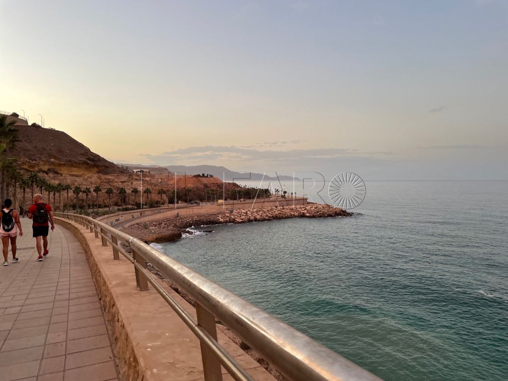 Restringen el estacionamiento en zonas de Melilla para evitar botellones