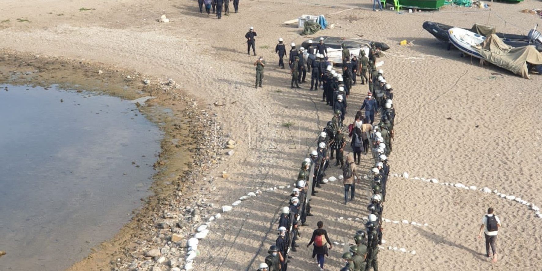 Devueltos a Marruecos 125 migrantes que llegaron al peñón de Vélez de la Gomera