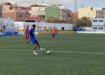 Los jugadores azulinos se ejercitaron sobre el césped artificial de La Espiguera, disputando los habituales partidos en espacio reducido.