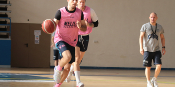 Sesión de entrenamiento que llevaron a cabo en la matinal de ayer los jugadores del Decano.