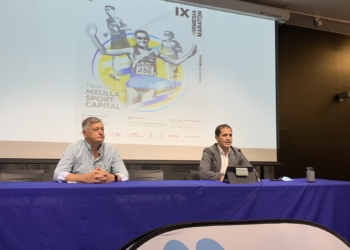 El consejero Rachid Bussian estuvo acompañado en el acto de presentación por Enrique Catalinas, vicepresidente de la Federación Melillense de Atletismo.