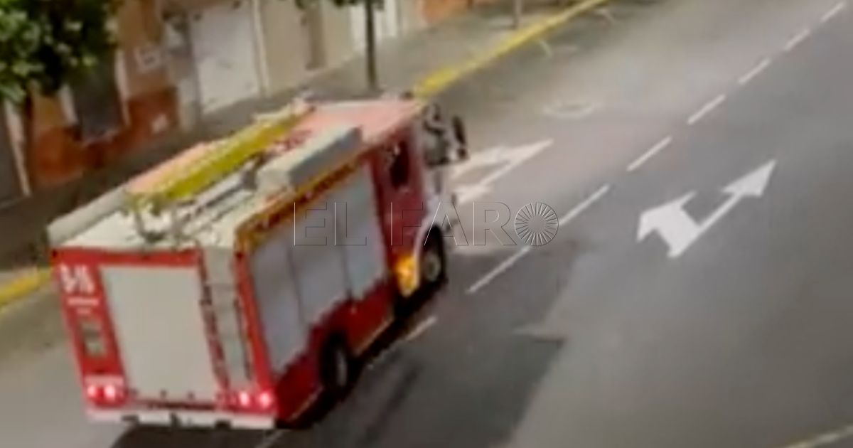 Incendio de un coche en la calle Marqués de Montemar de Melilla