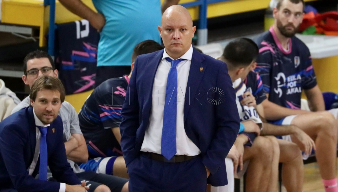 Arturo Álvarez, entrenador del Melilla: "El Prat ha sido superior en todas las líneas"