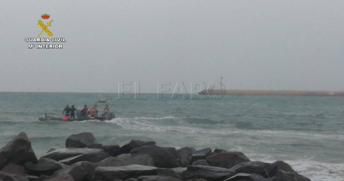 Cárcel para el patrón de una patera que amenazó con tirar un niño al agua en Melilla