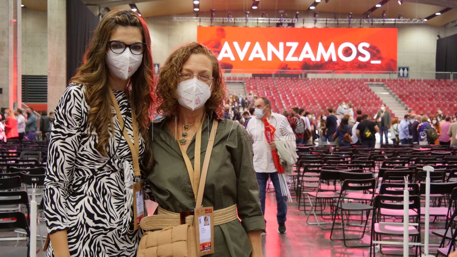 El suelo es lava bajo los pies de Sabrina Moh y de Gloria Rojas