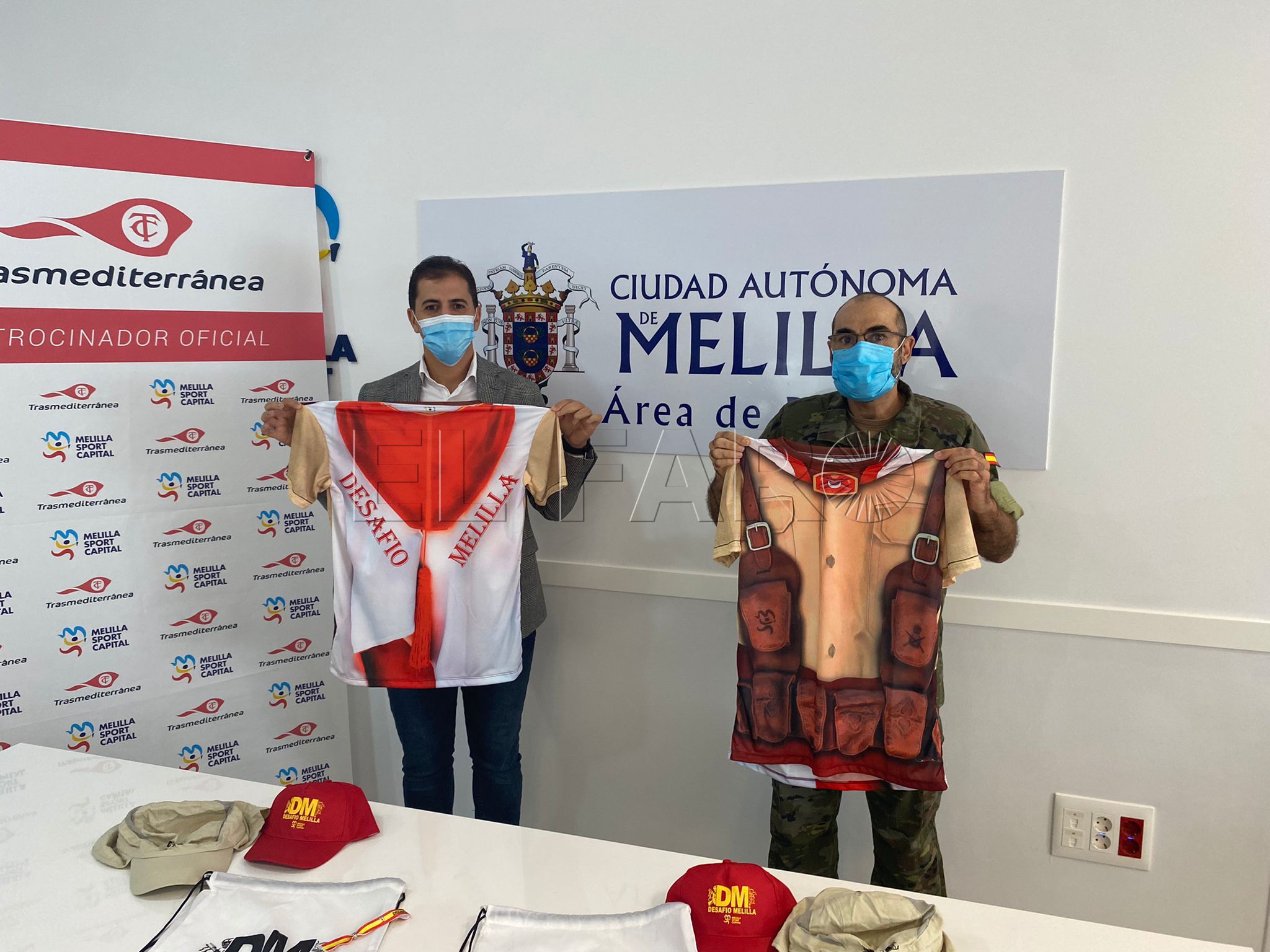 La Ciudad presenta la camiseta oficial del IV Desafío Melilla