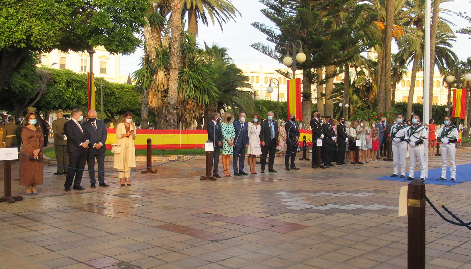 El PSOE dice que no pudo acudir a la parada militar por la Campaña de Melilla por el congreso