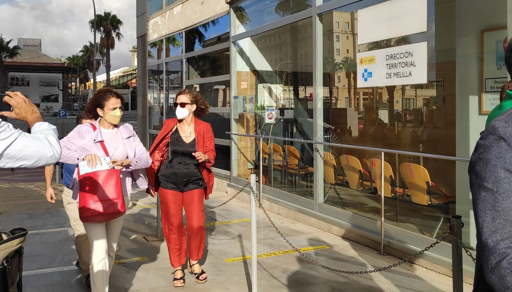 Dunia Almansouri y Gloria Rojas llegan al Juzgado a declarar por el contrato de vigilancia de Melilla