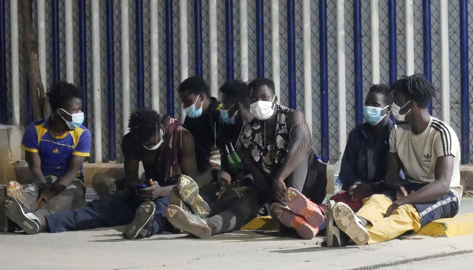 Un guardia civil herido tras ser atacado con un garfio en la valla de Melilla