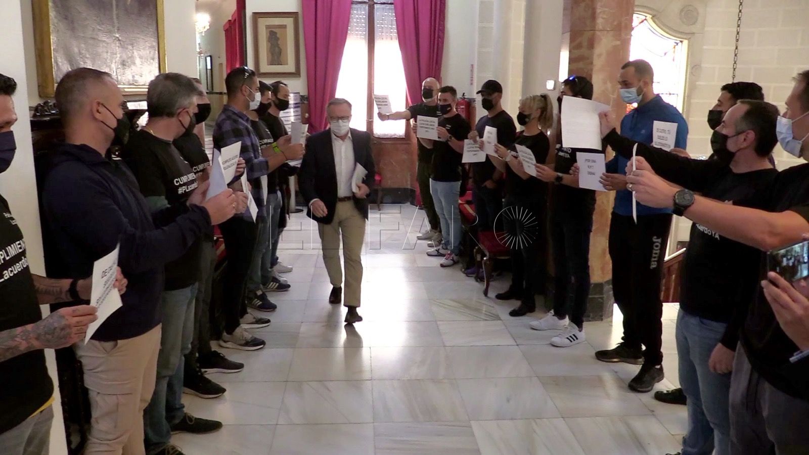 De Castro cree que el PP está detrás del recibimiento de policías locales