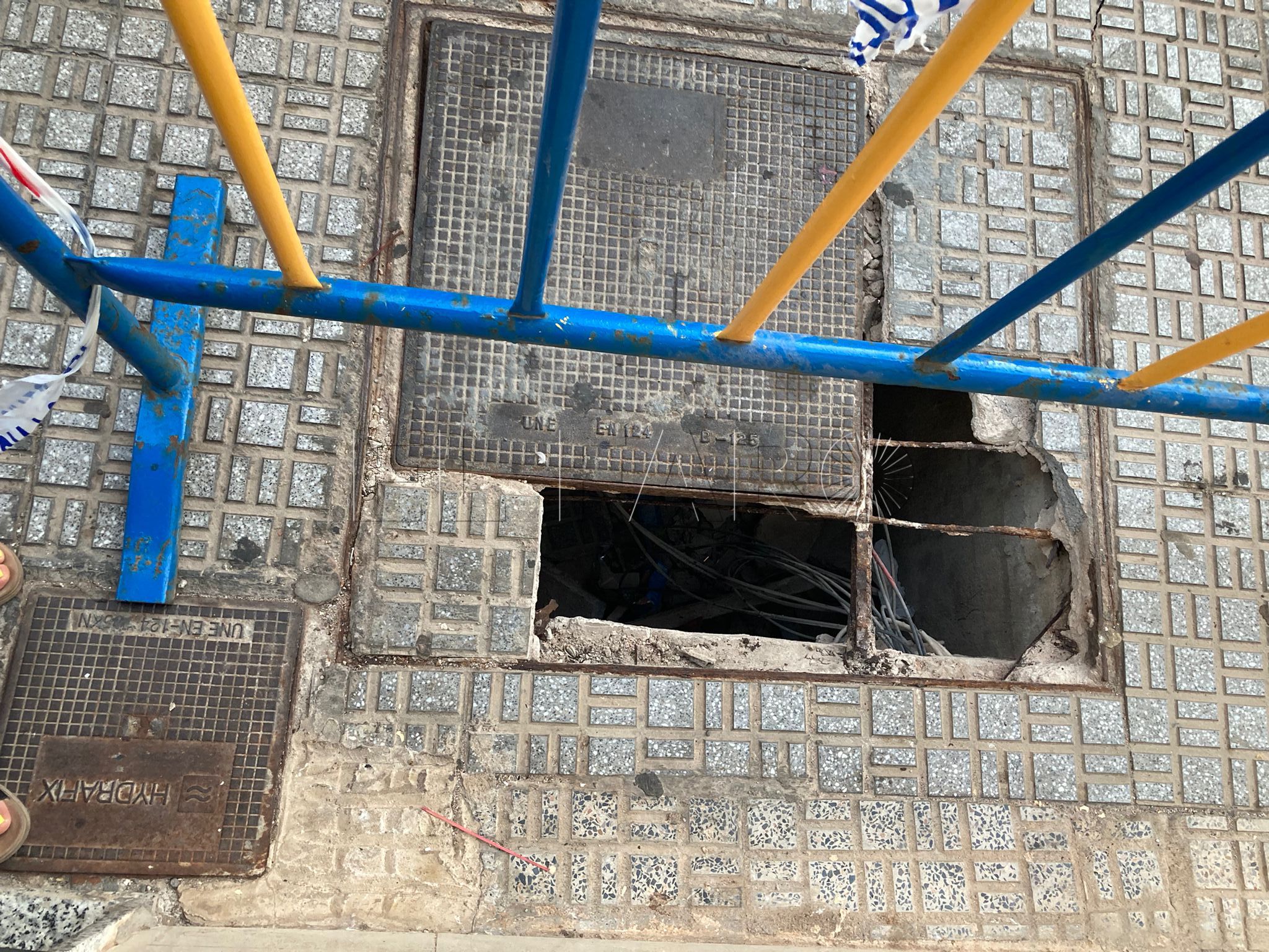 Vecinos de la calle Palencia de Melilla denuncian un socavón que ha provocado accidentes