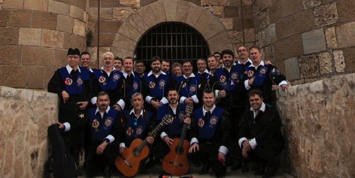 La Tuna de Empresariales y Cuarentuna salen a las calles de Melilla