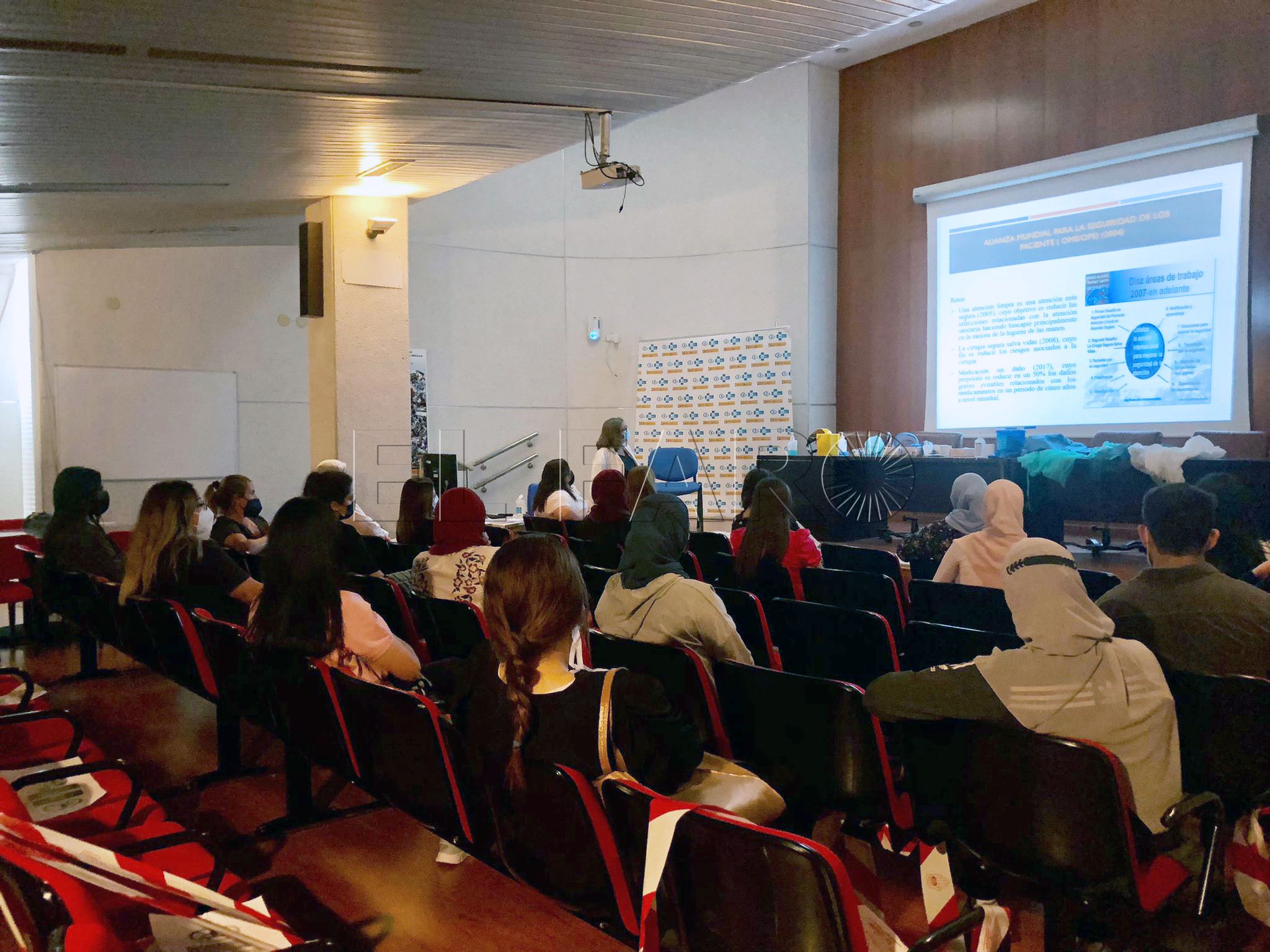 Alumnos del Instituto Reina Victoria se incorporan a las prácticas en el hospital de Melilla
