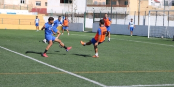 Los jugadores azulinos se ejercitaron sobre el césped artificial de La Espiguera, disputando los habituales partidos de los miércoles.