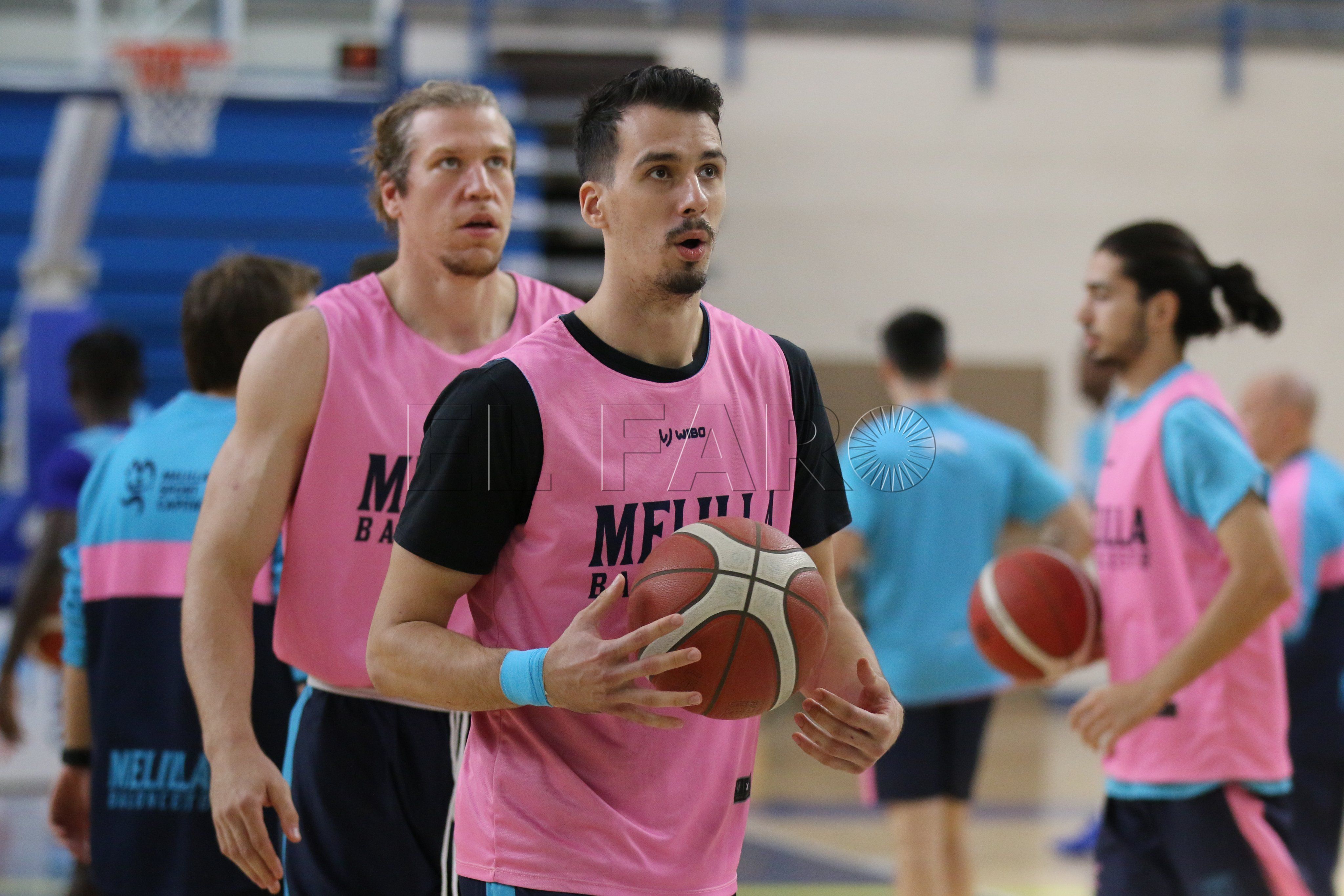 Cruce de dinámicas paralelas entre el Melilla Sport Capital y el Tau