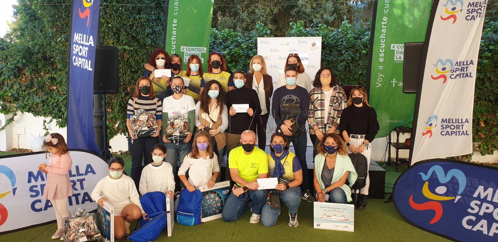 Entrega de regalos a los participantes de Mi Reto Contra el Cáncer Melilla