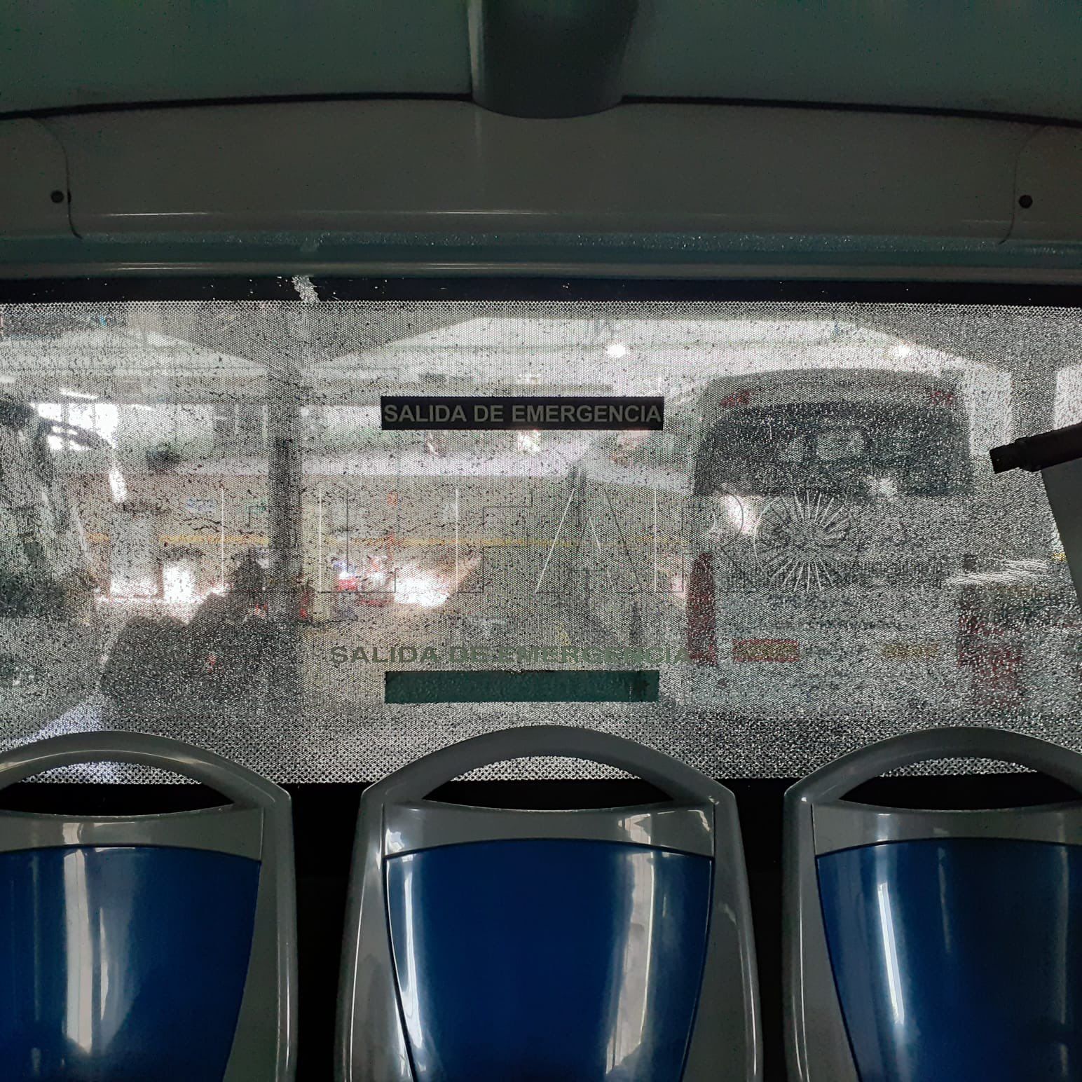 La COA de Melilla denuncia un acto vandálico contra uno de sus autobuses