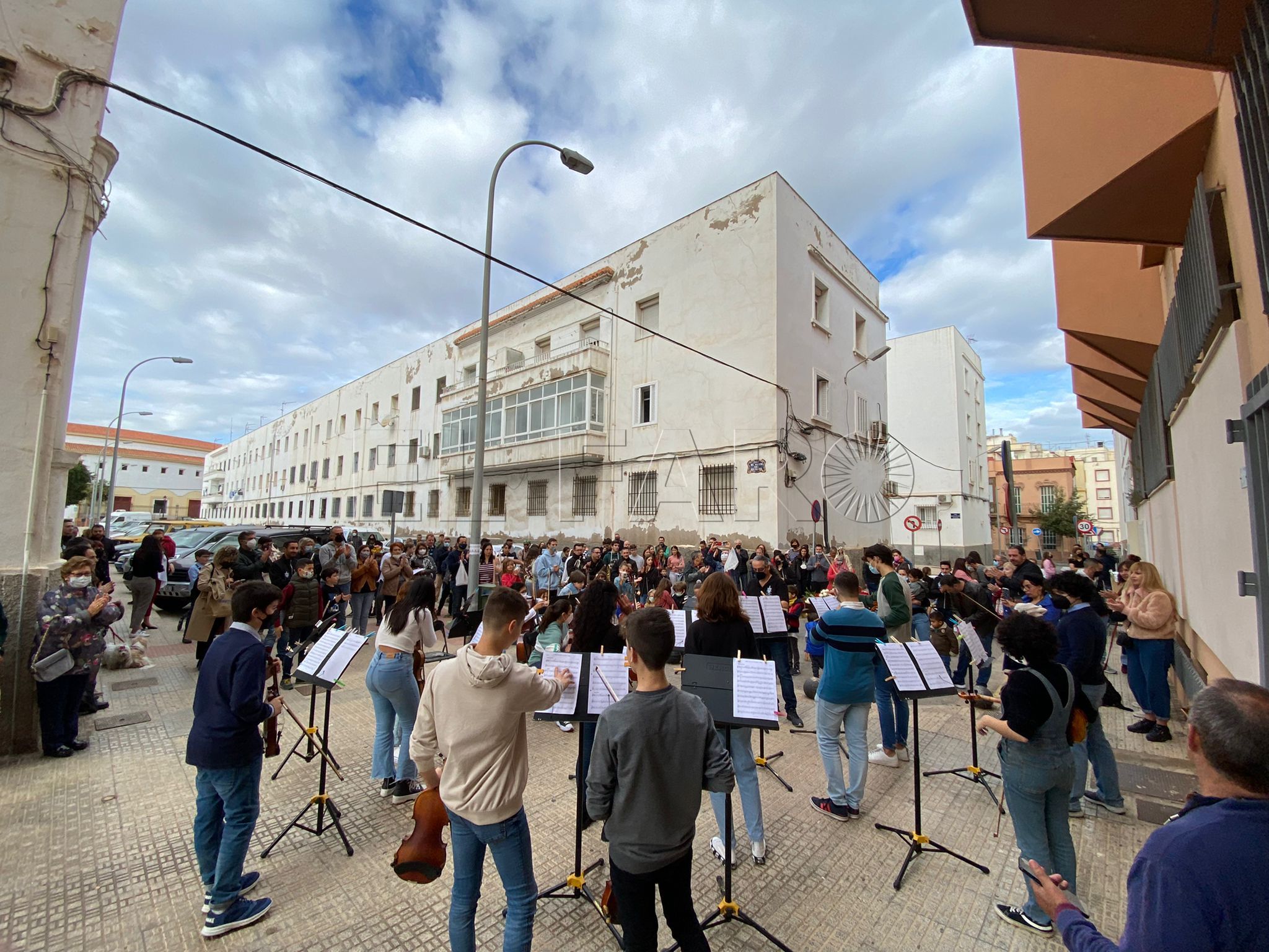 Santa Cecilia procesiona con la Escuela de Música