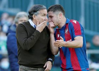 El Levante despide a su técnico Pereira antes de cita de Copa en Melilla