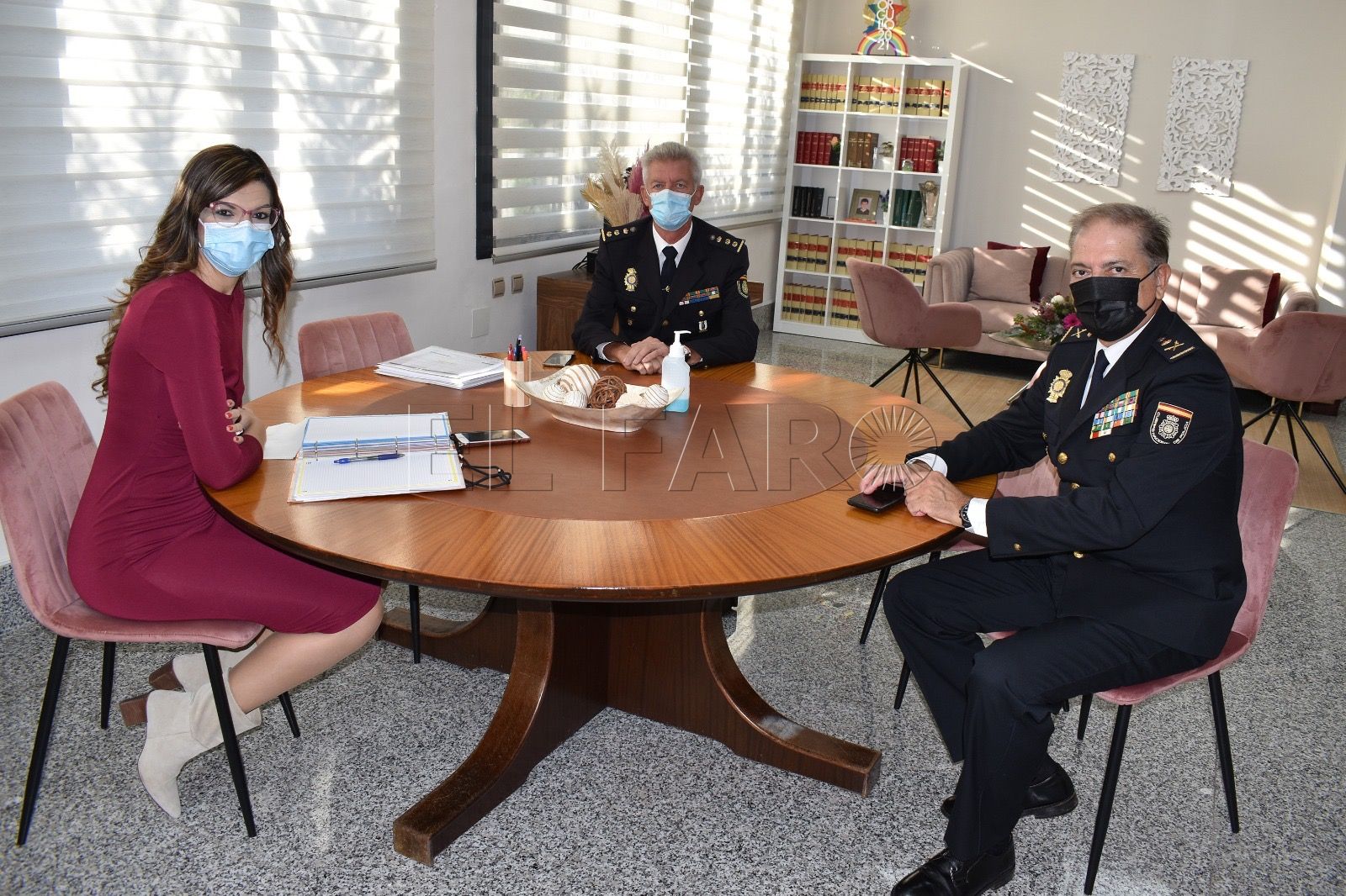 El nuevo jefe superior de la Policía de Melilla se presenta a la delegada del Gobierno