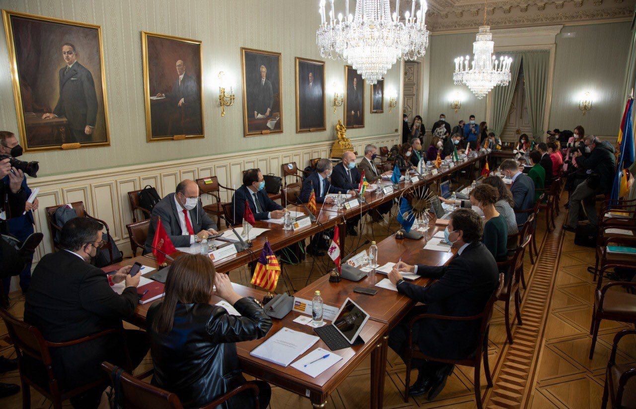 Rojas asiste a la reunión del Comité Preparatorio de Impulso y Seguimiento de la Conferencia de Presidentes en Madrid