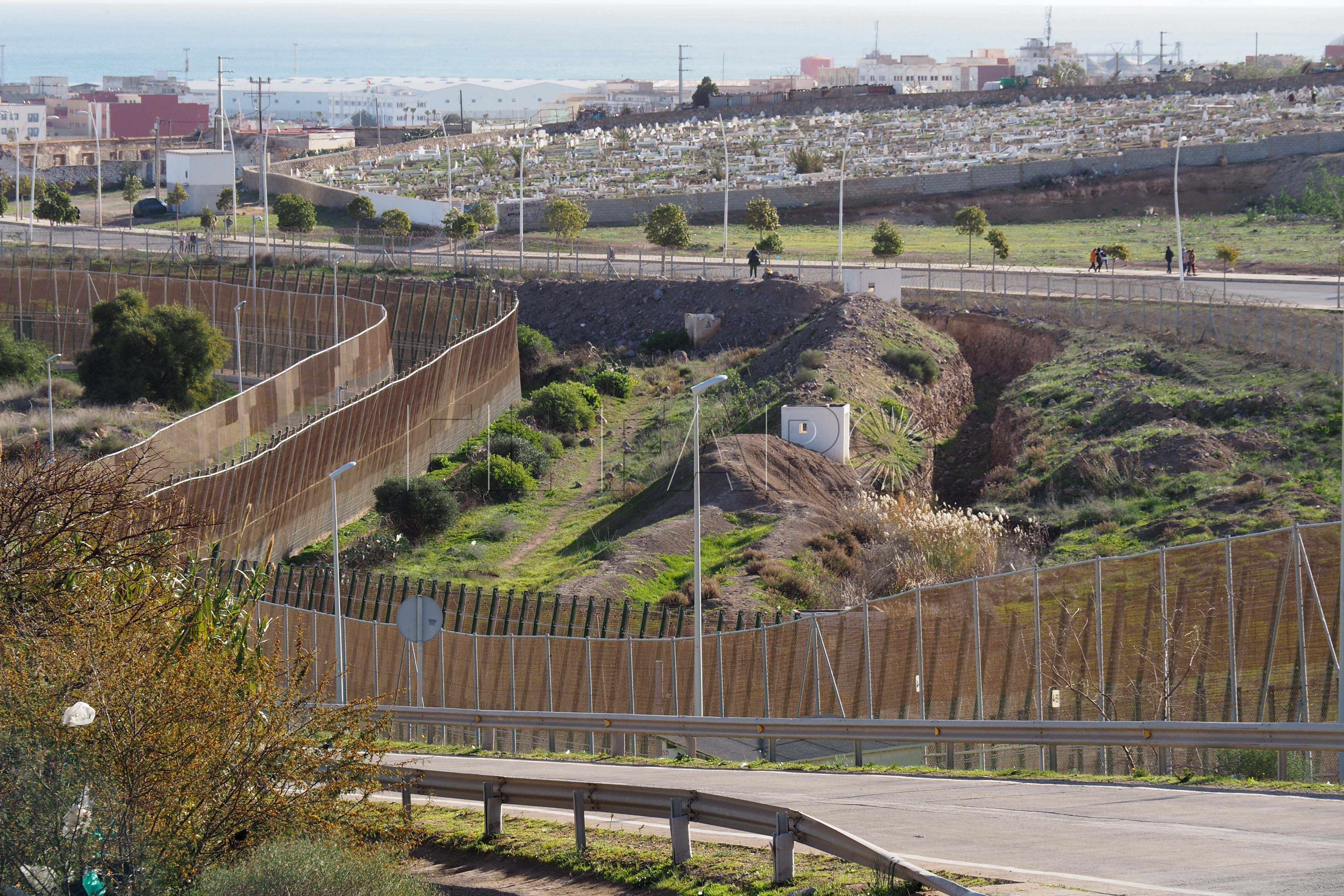 Interior reforzará las fronteras de Melilla y Ceuta en diciembre ante la previsión de saltos a la valla