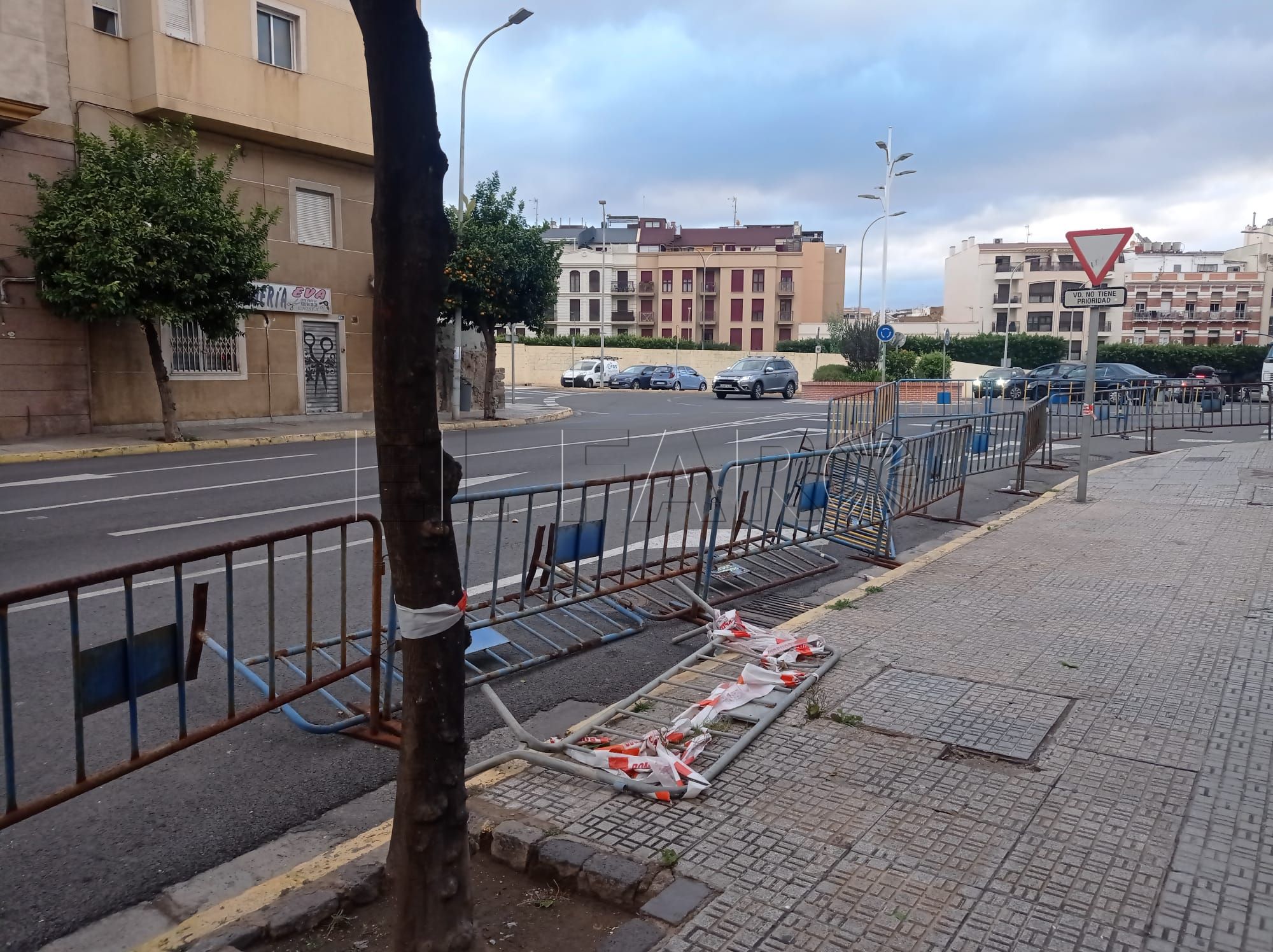 Las vallas de General Pintos en Melilla dificultan el paso a los peatones