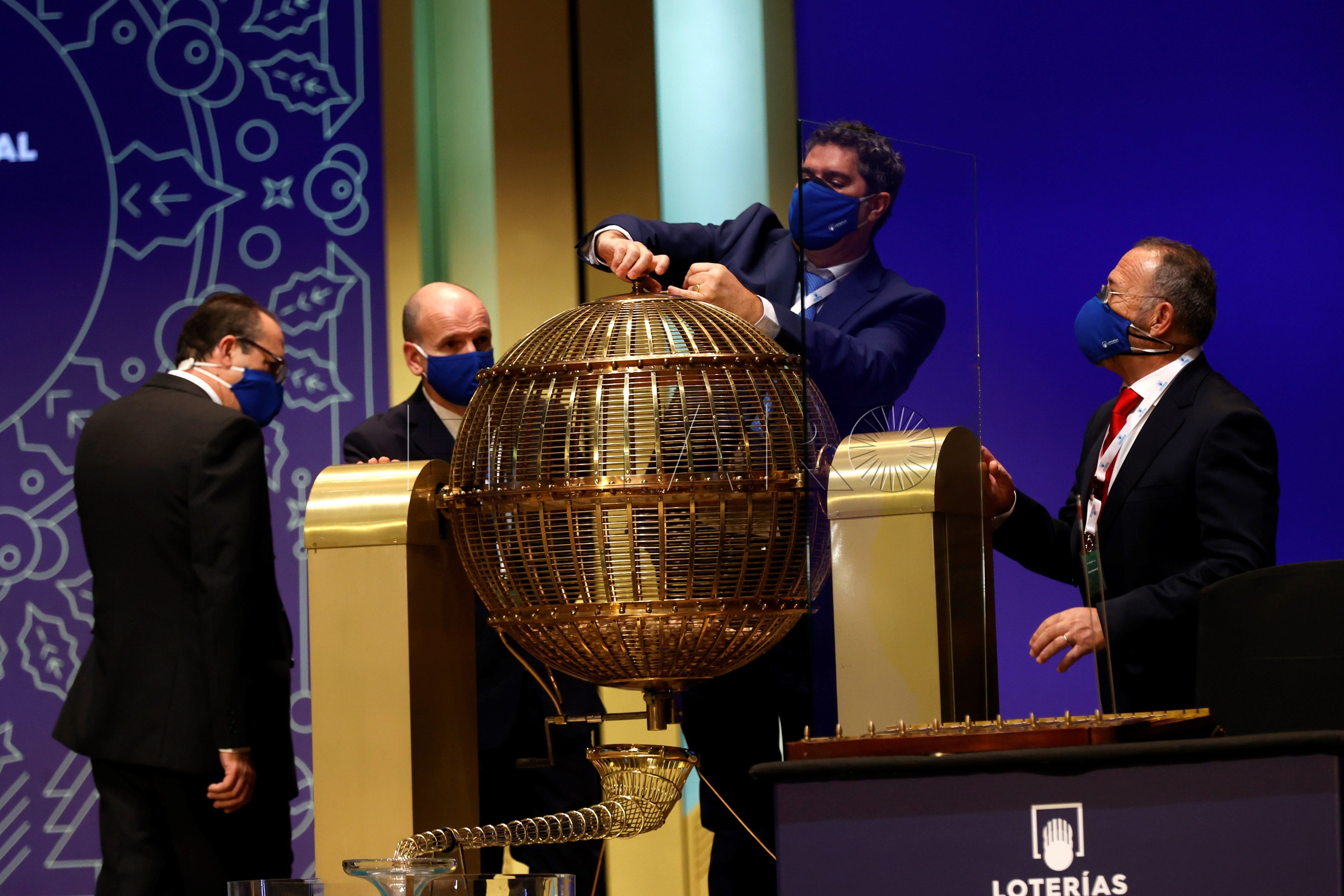 Comienzan a girar los bombos del sorteo de Navidad, el más popular y esperado