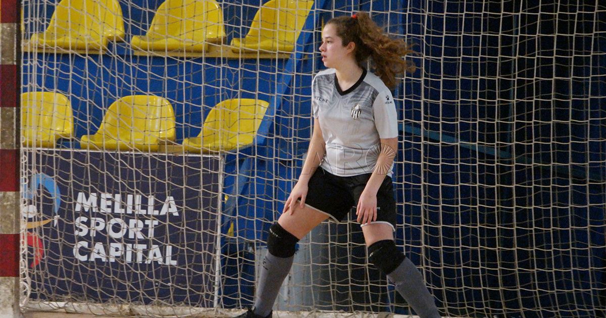 La joven portera Guerrera, Mari Carmen, debuta con el filial del Torreblanca Melilla