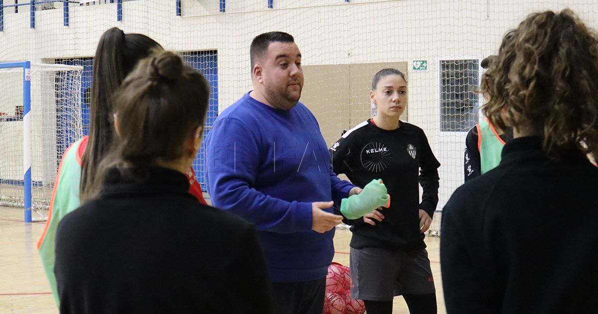 Miguel Centeno, entrenador del Torreblanca: “A los Reyes Magos les pido que se lleven este maldito virus”