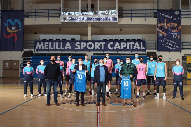El consejero Rachid Bussian visita el entreno del Melilla Sport Capital