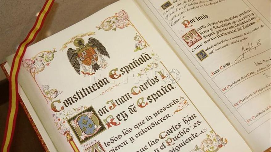 Tasende acusa a PP y PSOE de "atacar gravemente" a la Constitución