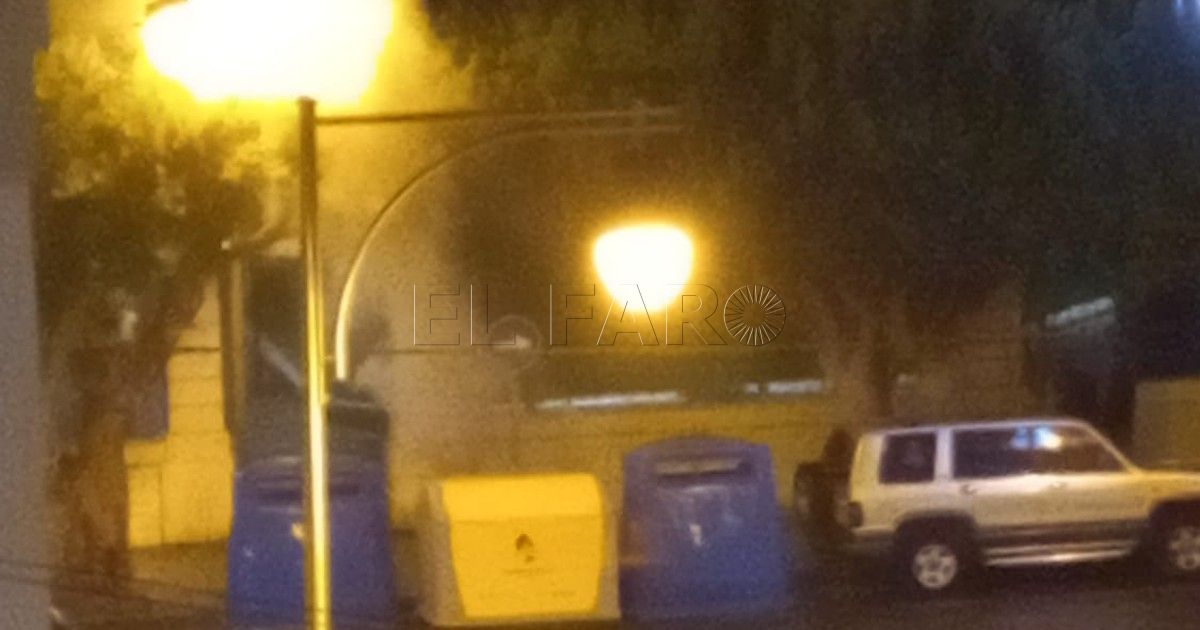 Dos menores detenidos por incendiar contenedores de reciclaje de papel en Melilla