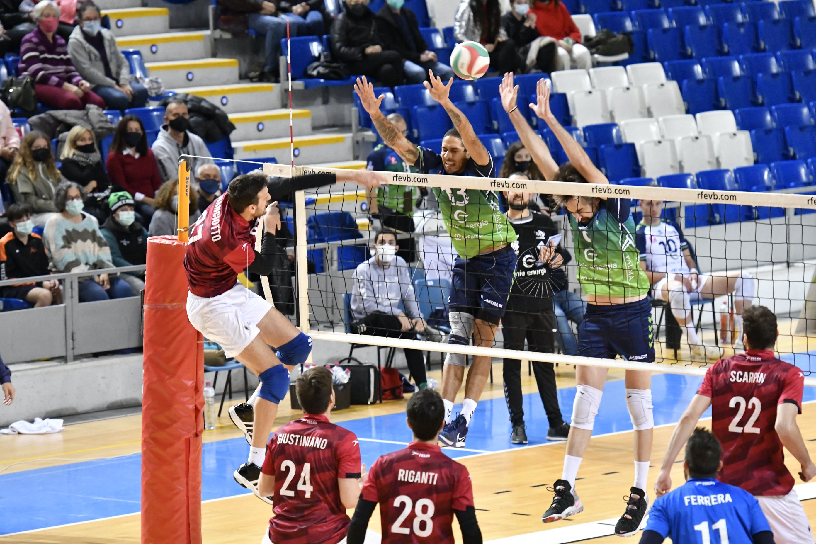 Melilla cae en el quinto de los sets