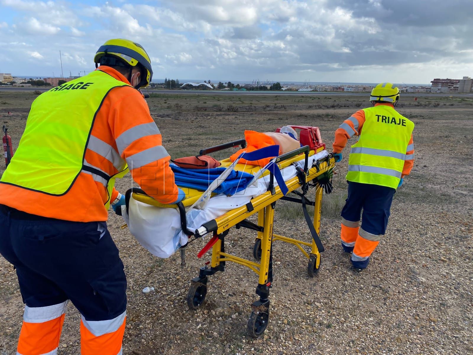 Simulacro de emergencia en el aeropuerto de Melilla: un avión se sale de la pista