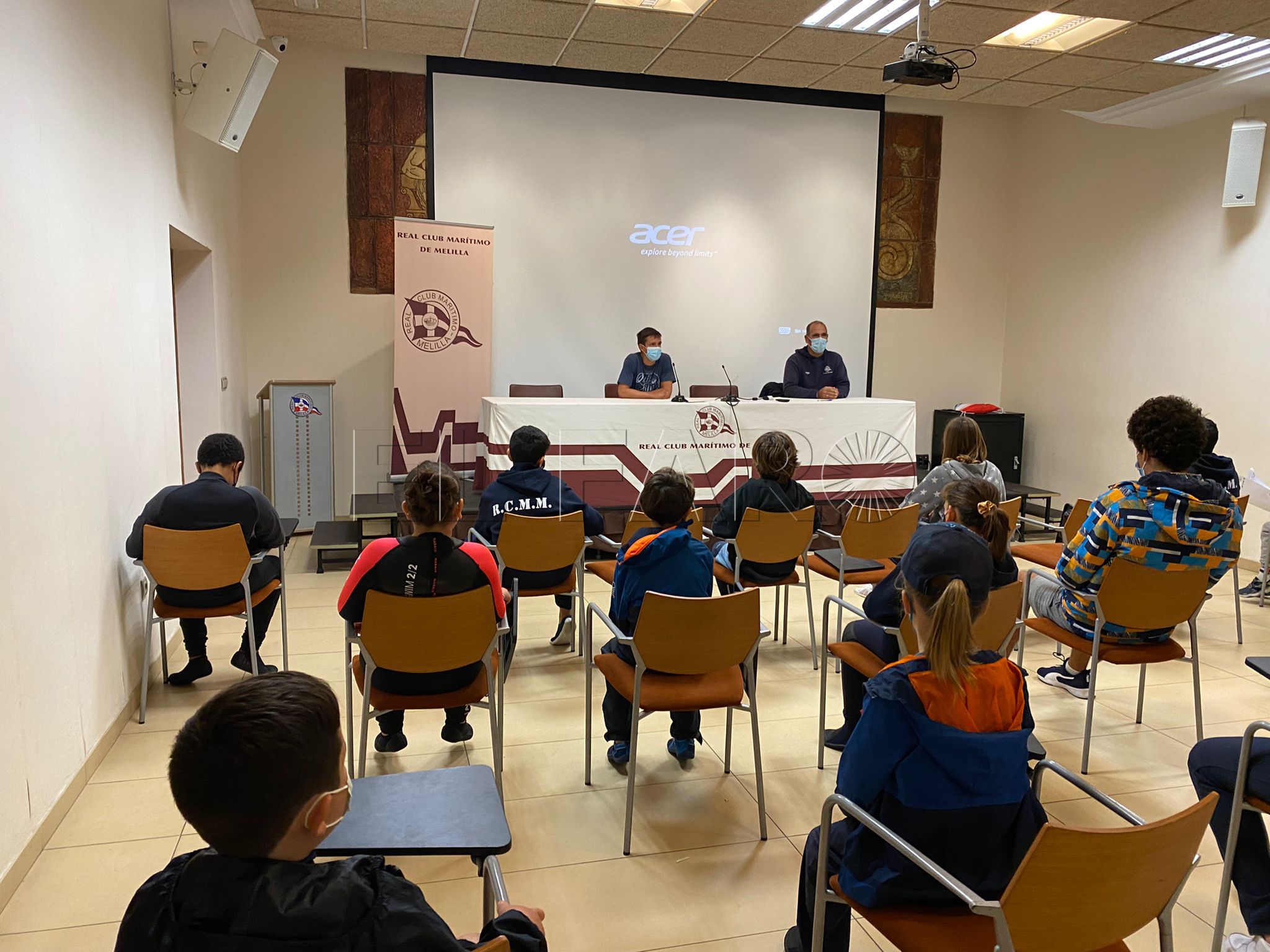 El Real Club Marítimo realiza unas jornadas de tecnificación en Iqfoil