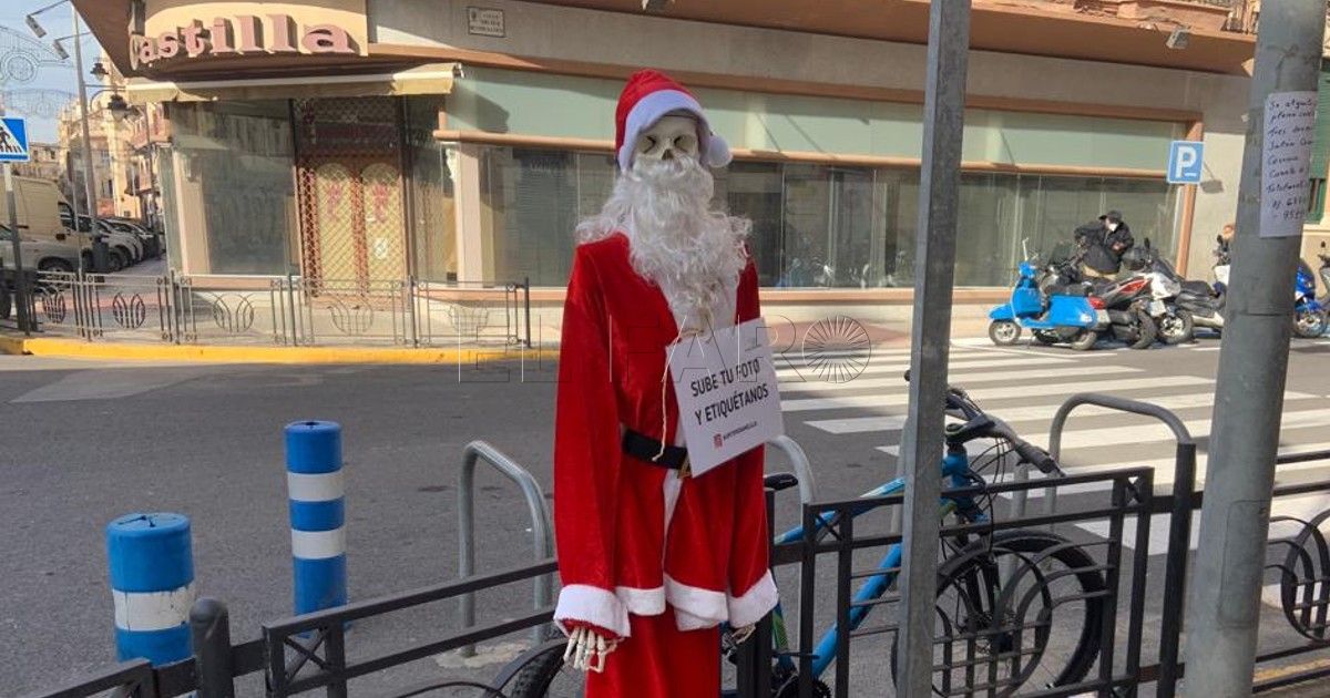 Esqueleto navideño en Melilla