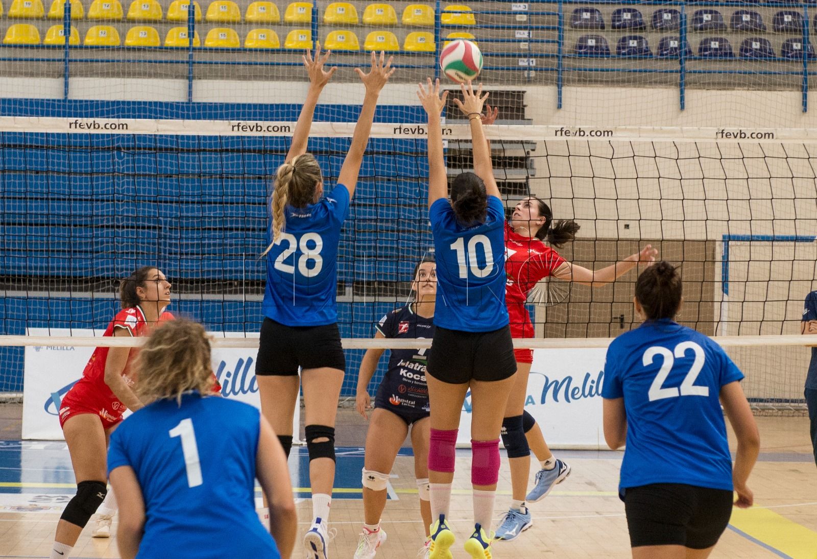 Las Gladiadoras están obligadas a vencer para acabar líderes