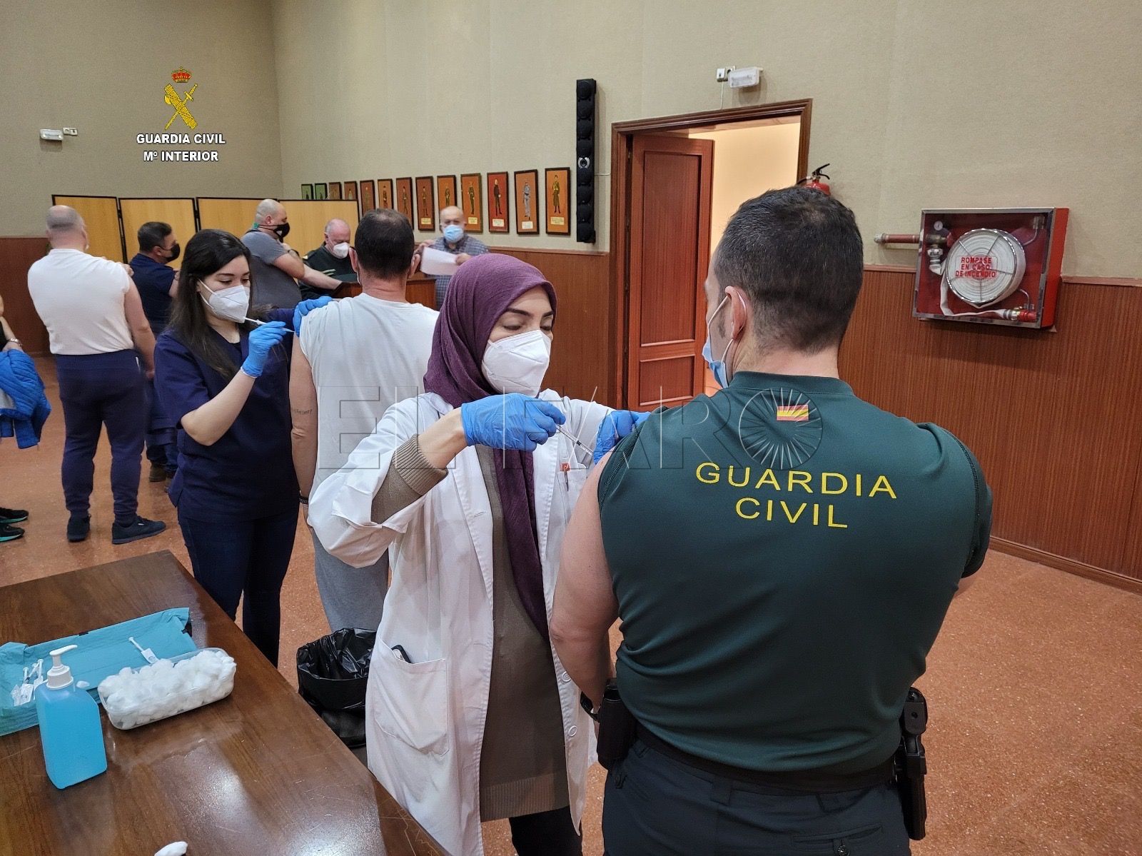 Melilla vacuna con la tercera dosis contra la covid a colectivos esenciales