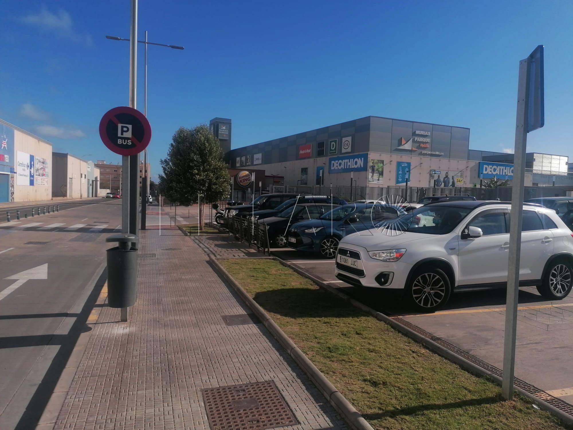 Piden una marquesina de la COA en el centro comercial de Melillla